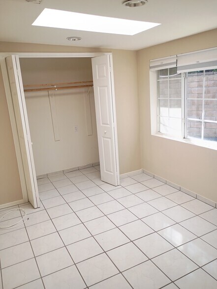 Building Photo - 729 Orange Dr