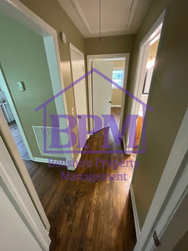 Building Photo - Cozy & Freshly Updated 2 Bed / 1 Bath Home...