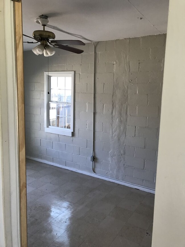 Building Photo - 3 Bedroom Home Minutes From Tech Campus!