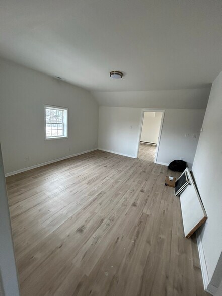 Building Photo - 779 Silver St