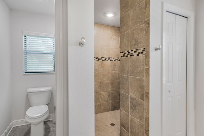 Building Photo - 2481 N Brentwood Cir