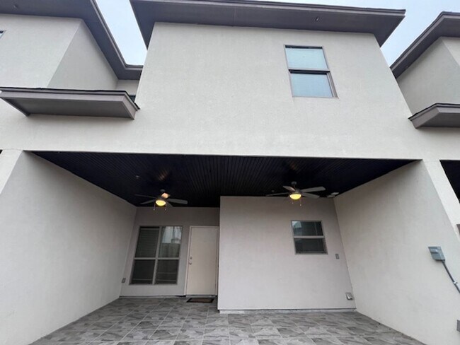 Building Photo - THE DORADO CONDOMINIUMS