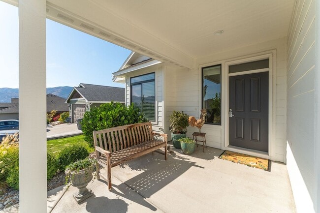 Building Photo - 3 Bedroom, 2 Bath Home