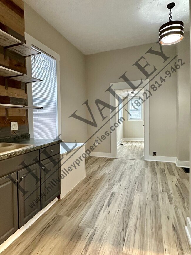 Building Photo - Two Bedroom Home