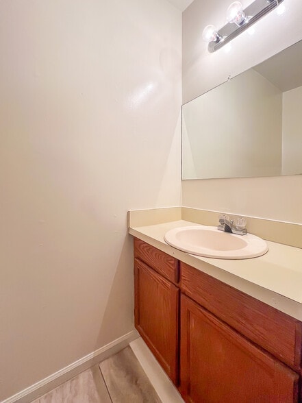 Building Photo - 30 Fox Hill Dr