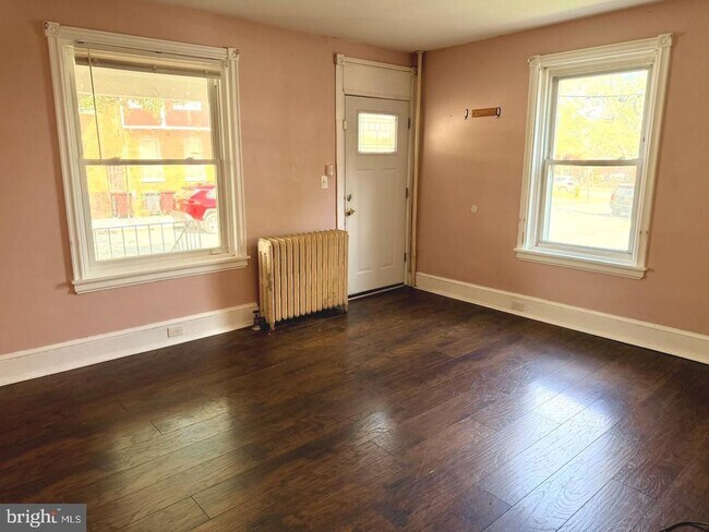 Building Photo - 400 W 3rd St