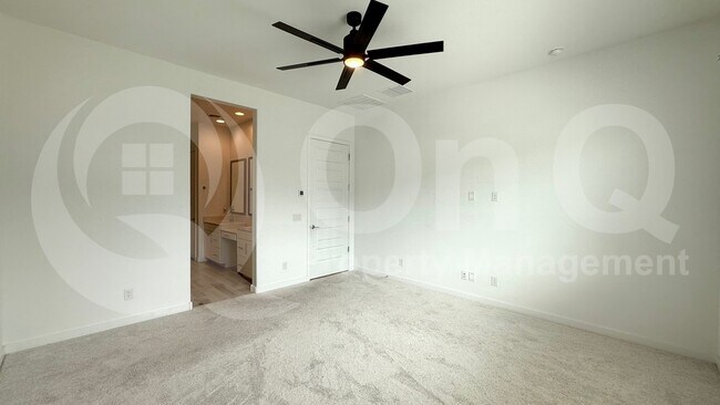 Building Photo - 9509 S 39th Dr
