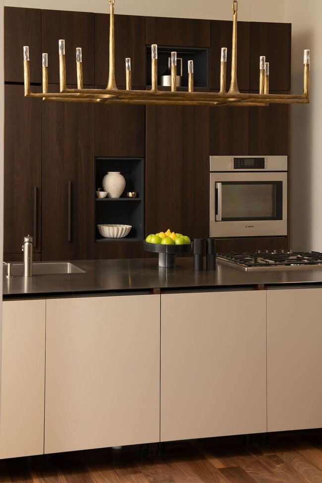 Building Photo - 22 E Elm St