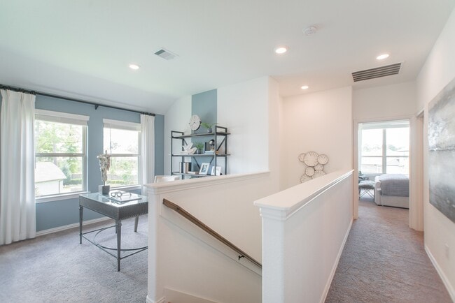 Building Photo - 442 Lake Day Dr