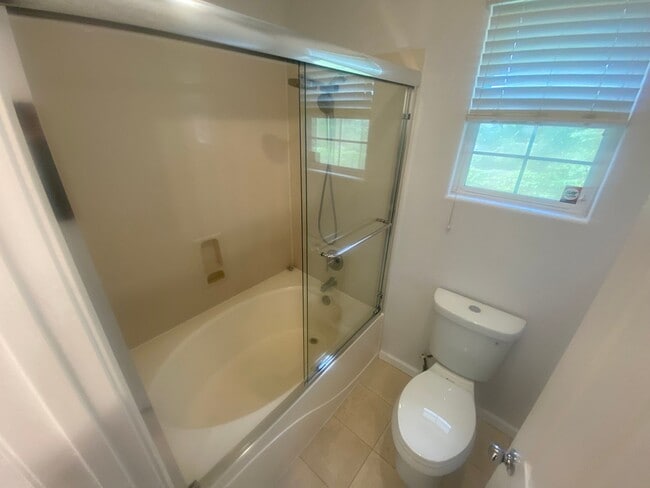 Building Photo - Beautiful & Spacious 3 Bedroom, 2.5 Bathroom Hayward Home – Prime Residential Location W Laundry,...
