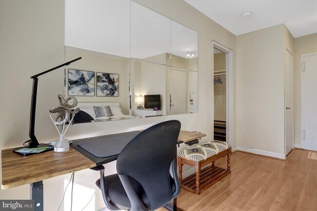 Building Photo - 1021 Arlington Blvd