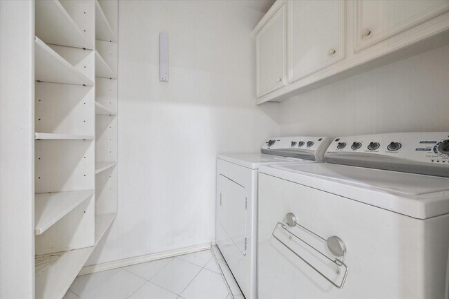 Building Photo - 2506 Van Buren St