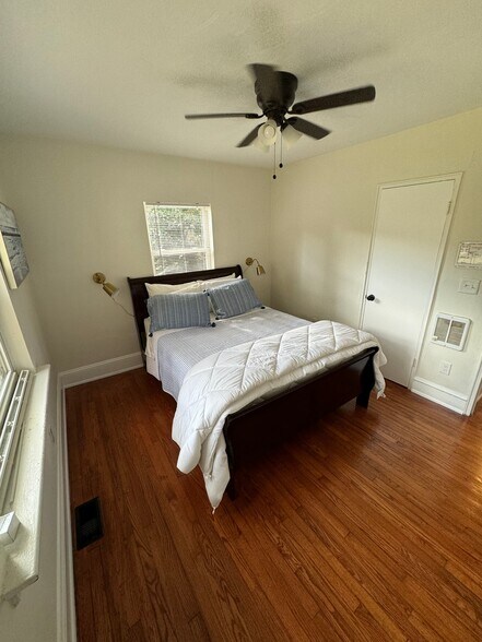 Building Photo - 9525 Sherwood Pl