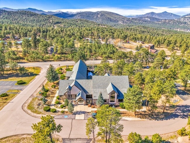 Building Photo - 27927 Circle Dr