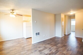 Building Photo - Contemporary 1-Bedroom in Buckman Neighborhood with Parking!