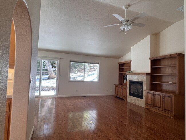 Building Photo - 124 Success Mine Loop