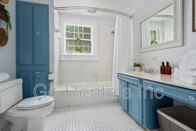 Building Photo - 1329 33rd St S