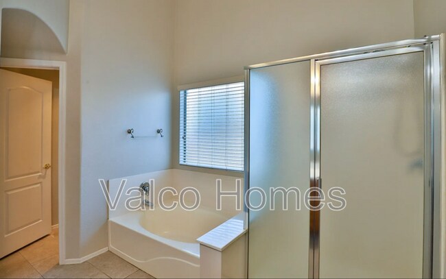 Building Photo - 1593 E Wildhorse Pl