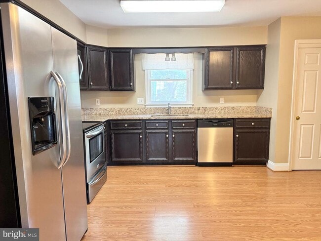 Building Photo - 15407 Skyline Dr