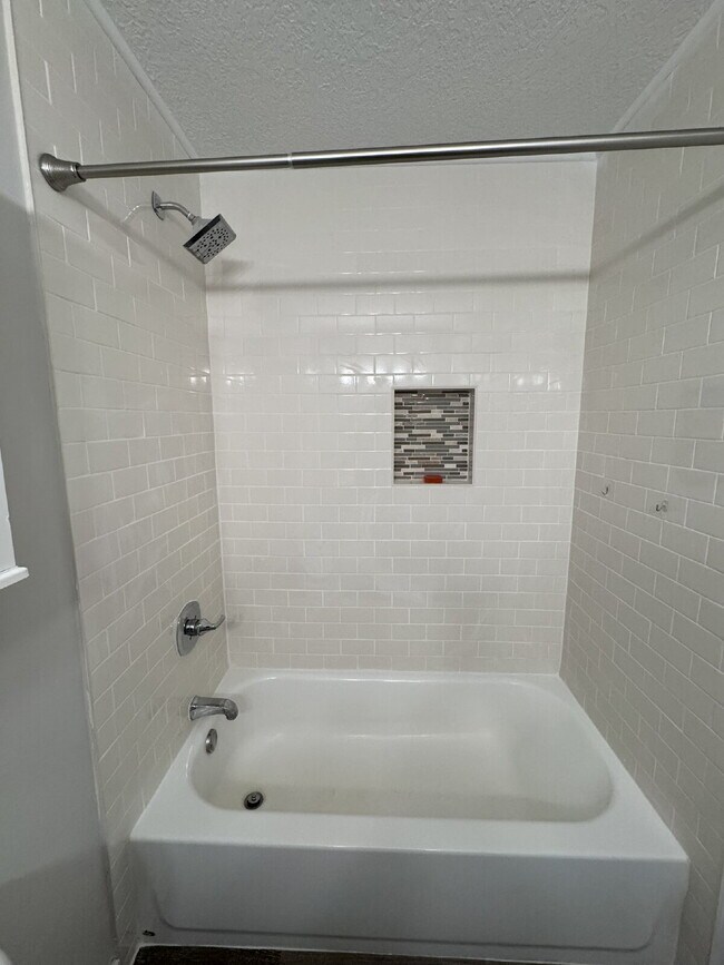 Building Photo - Charming Renovated Home Just Outside the City