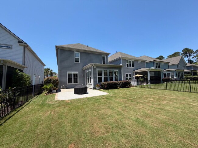 Building Photo - Beautiful Four Bedroom Home Located in The Walk!