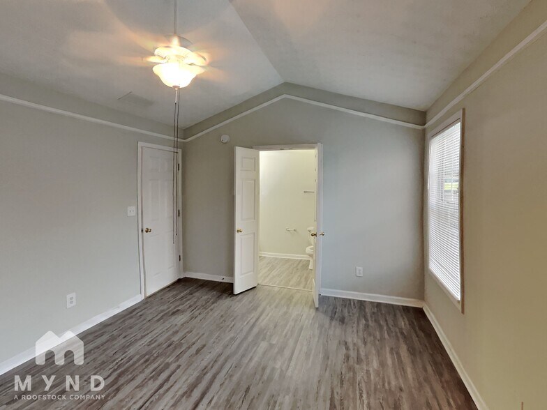 Building Photo - 10 Ryans Cir