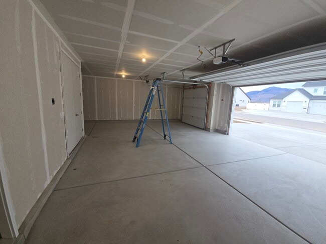 Building Photo - 2025 S 2425 W