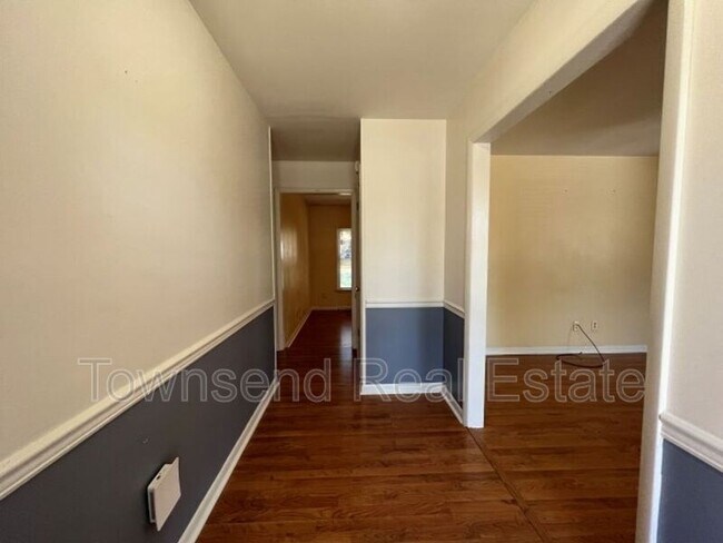 Building Photo - 6204 Lakehaven Dr