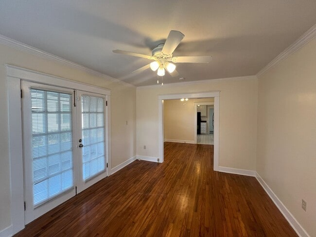 Building Photo - 843 Ingleside Dr