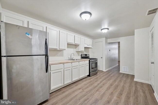 Building Photo - 1016 Potter St