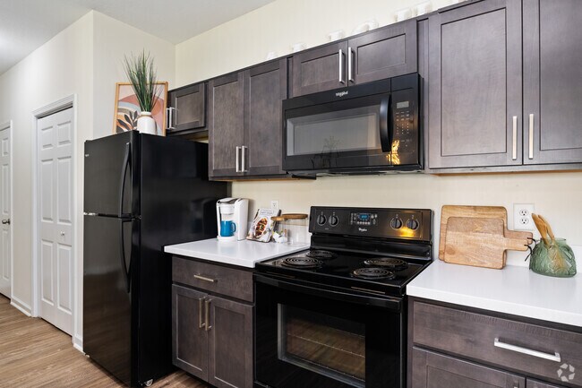 2BR, 2BA 961SF - Kitchen - Alight Birmingham