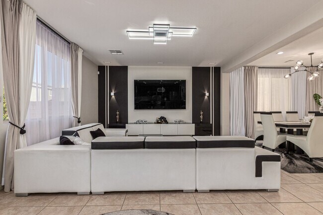 Building Photo - MODERN DESIGNED 4-BED, 3-BATH HOME IN SOUT...