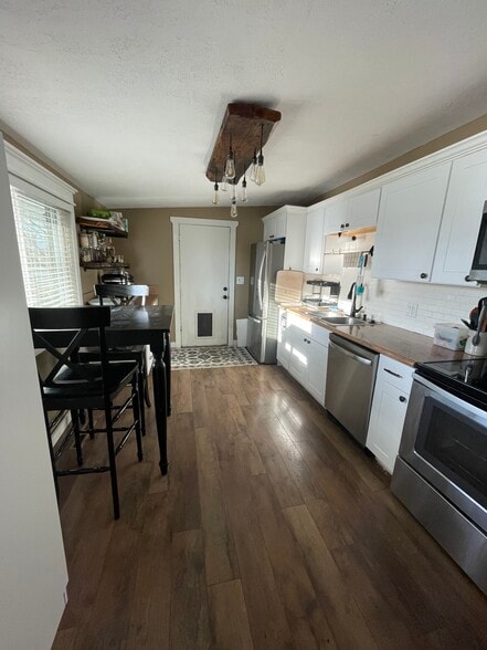 Primary Photo - 1056 N Madison Ave