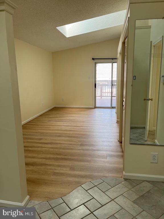 Building Photo - 20 Lantern Ln