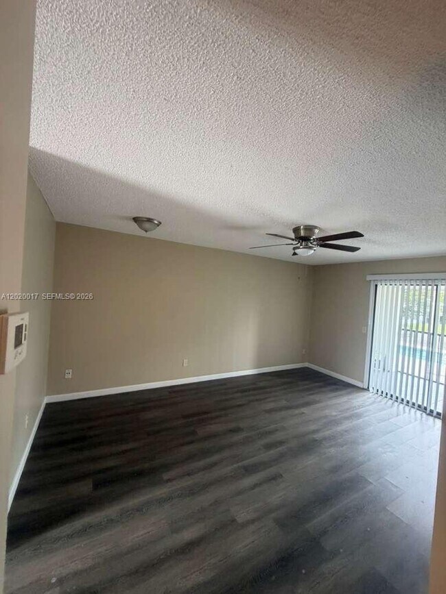 Building Photo - 617 Ixoria Ave