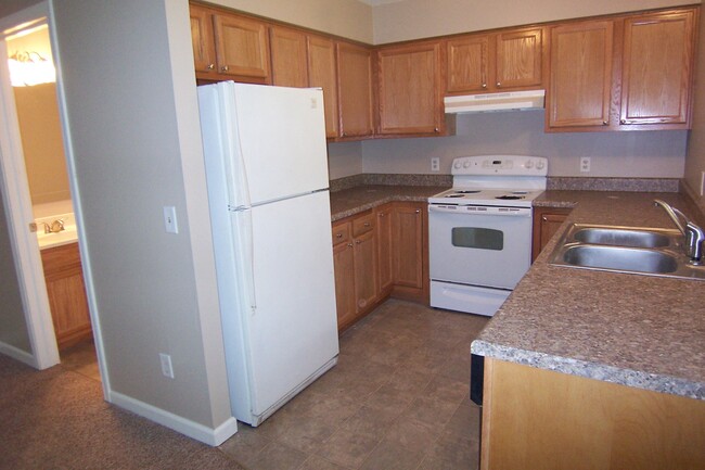 Kitchen - 4795 Lorraine Ave