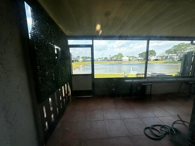 Building Photo - 2404 Seaside Dr