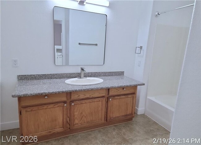 Building Photo - Inviting First-Floor Corner Condo with Modern Finishes & Poolside Location!