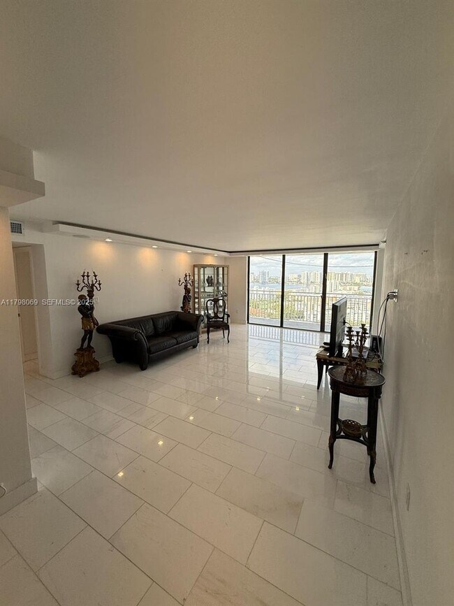 Building Photo - 210 174th St