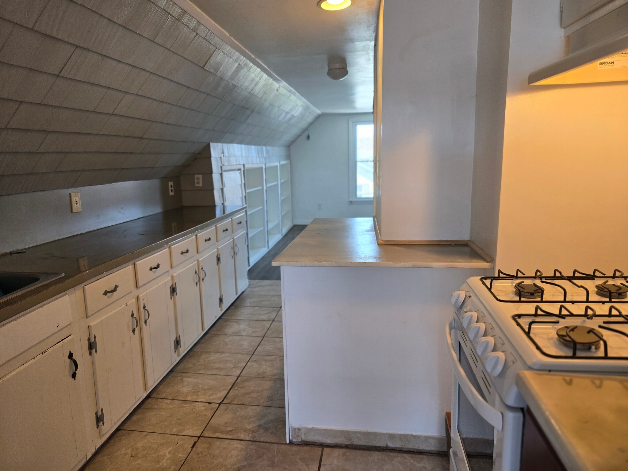 Building Photo - 25 Oneco St