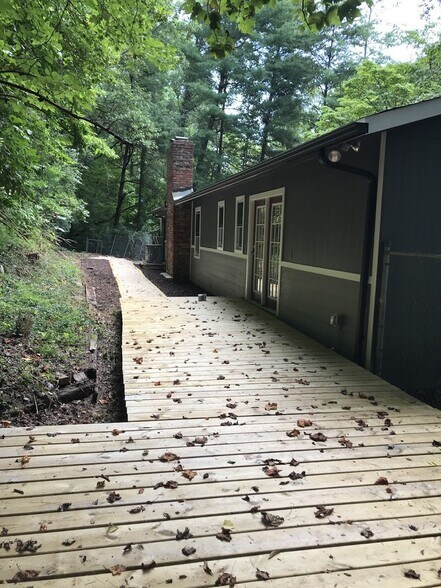Building Photo - 246 Gum Hollow Rd