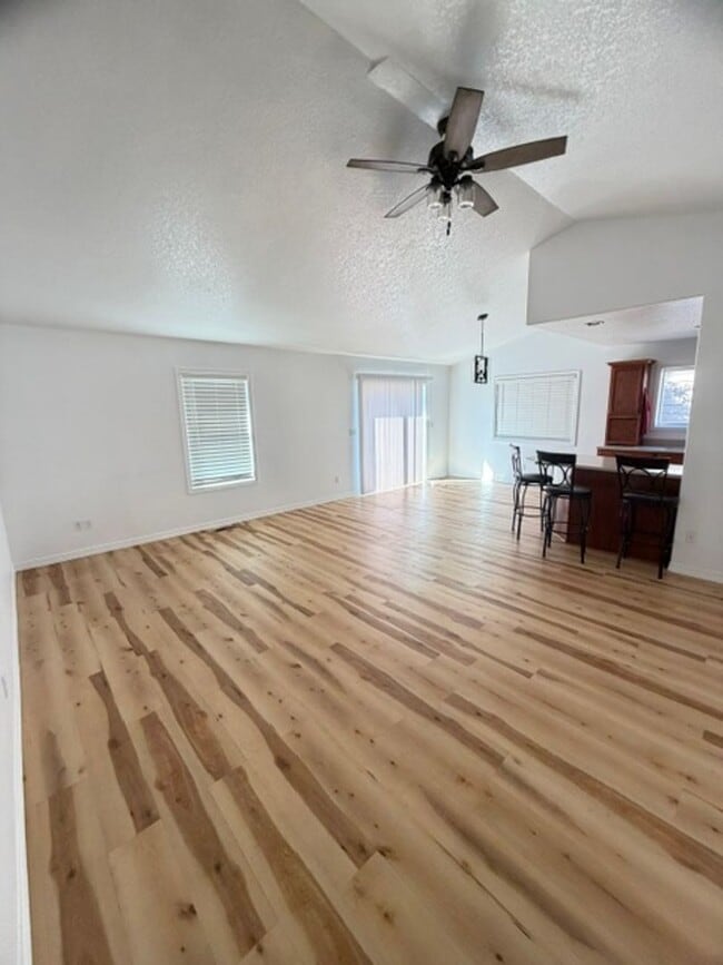 Building Photo - 1006 Frontier Ct