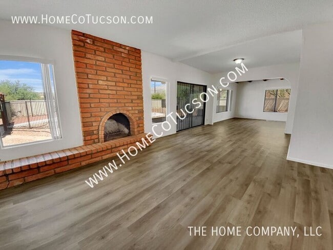 Building Photo - 5243 N Stonehouse Pl