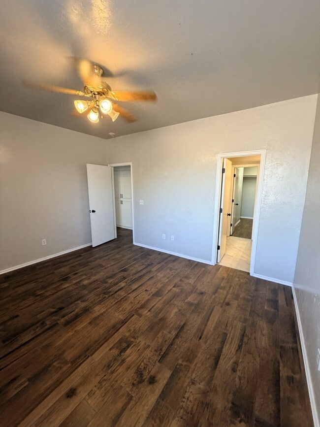 Building Photo - 1929 Lariat Cir