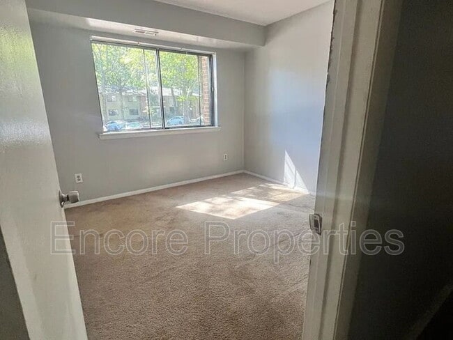 Building Photo - 1299 Schaub Dr