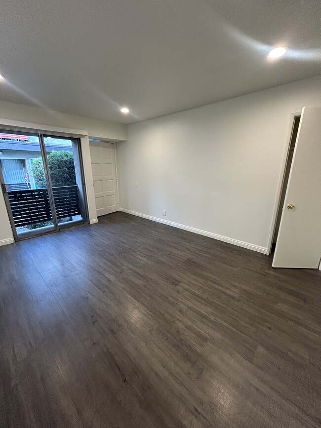 Main living area with view to courtyard on ground floor - 278 E Washington Blvd