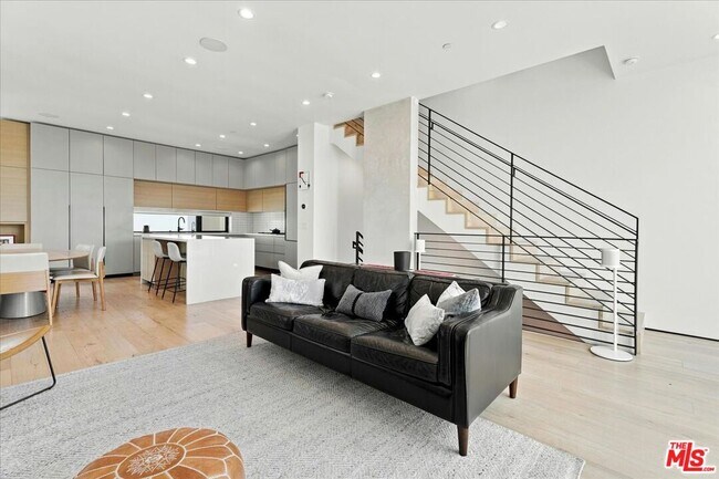 Building Photo - 6077 1/2 Horner St