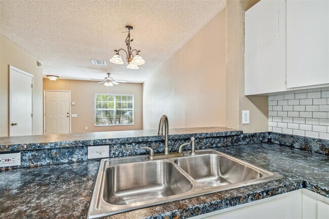 Building Photo - 6355 Bayside Key Dr