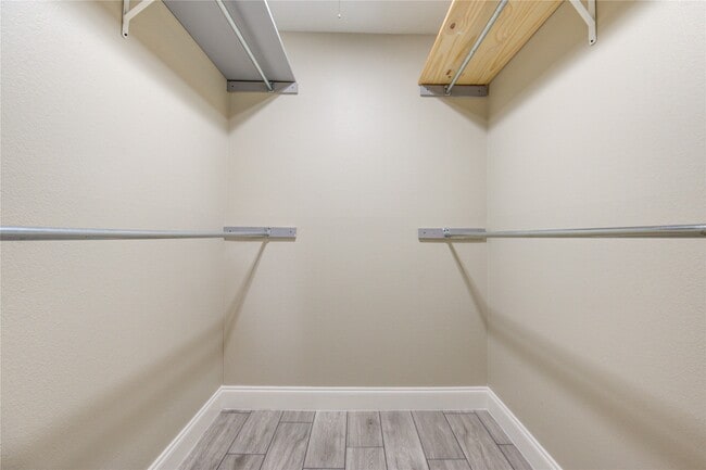 Building Photo - 3702 Royal Manor Dr