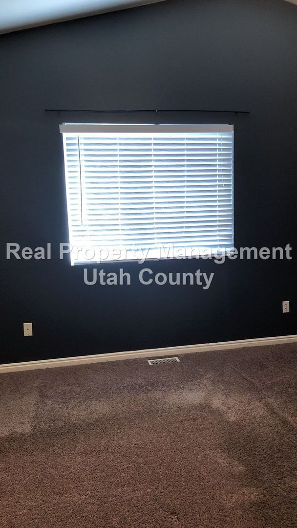 Building Photo - 433 W 200 S
